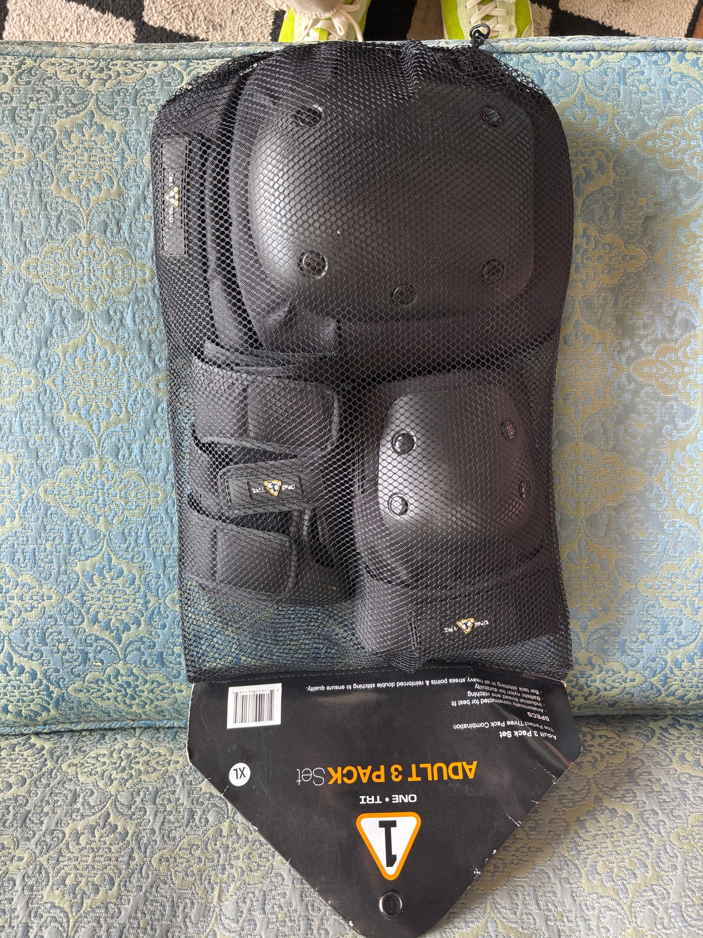 1 tri Pad set (knee, elbow, wrist ) Black XL