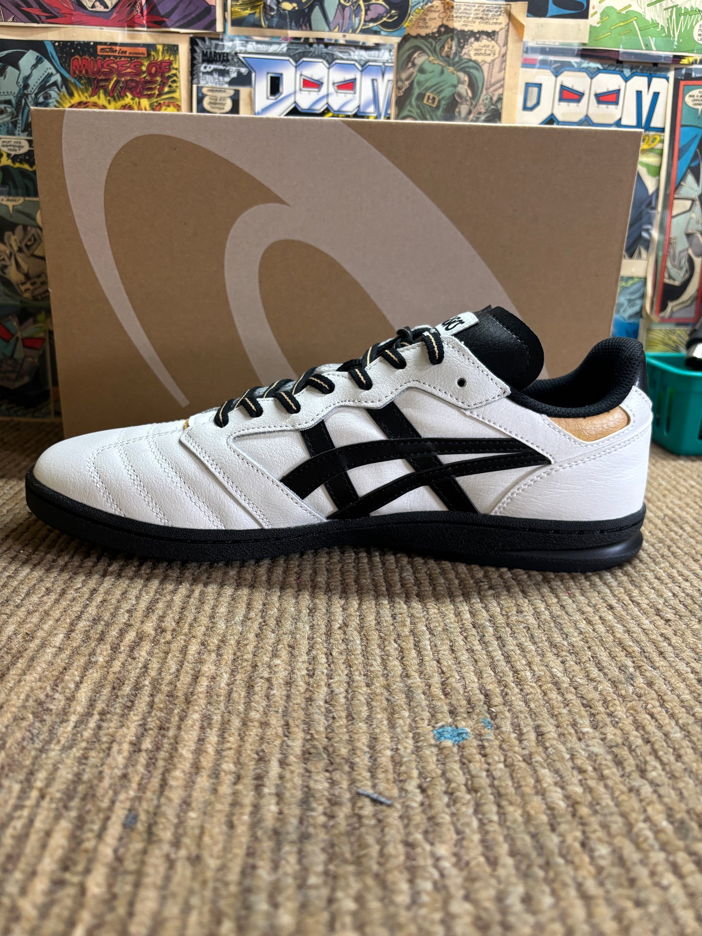 Asics Leggerezza FB White/Black (9-11)