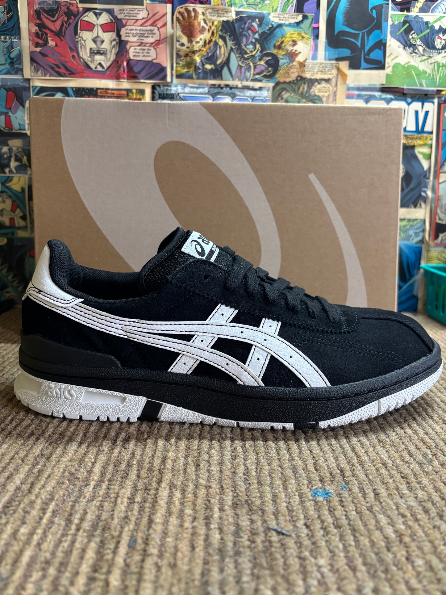 Asics Vic NBD Black/ Bright White (9.5-11)
