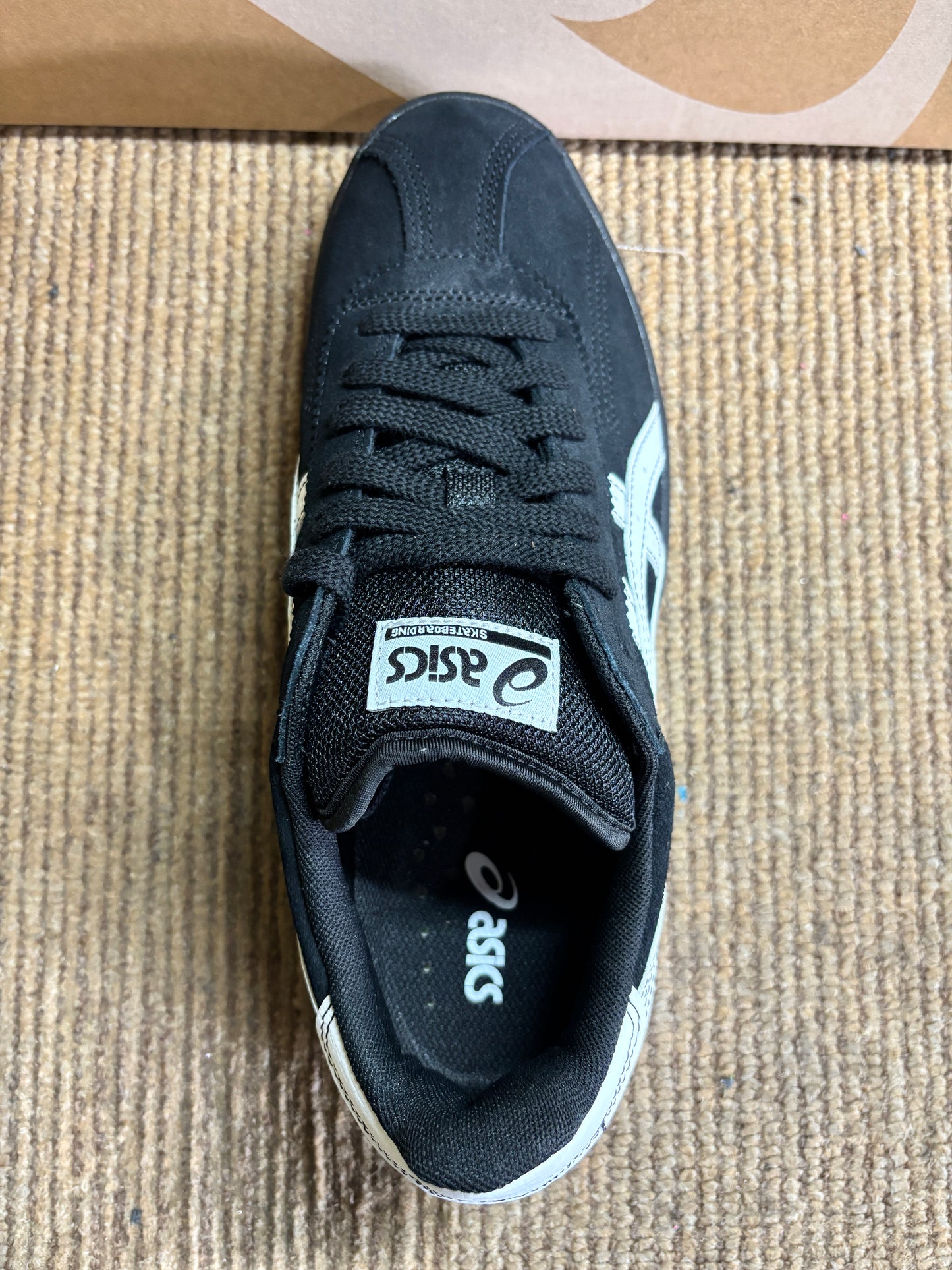 Asics Vic NBD Black/ Bright White (9.5-11)